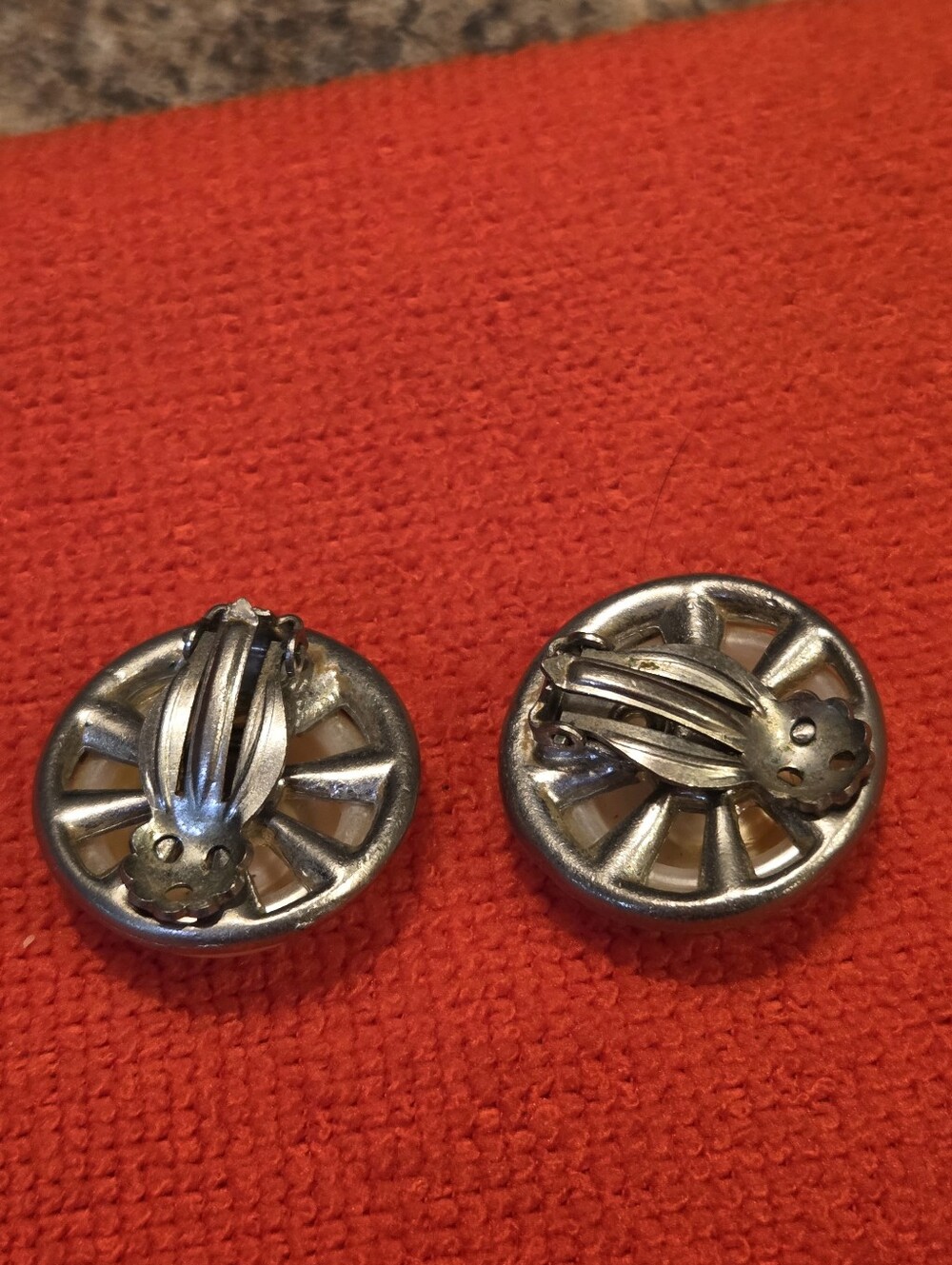 Vintage Faux Pearl Rhinestone Clip On Earrings Retro 1950s 1960s Costume Jewelry - Picture 2 of 8